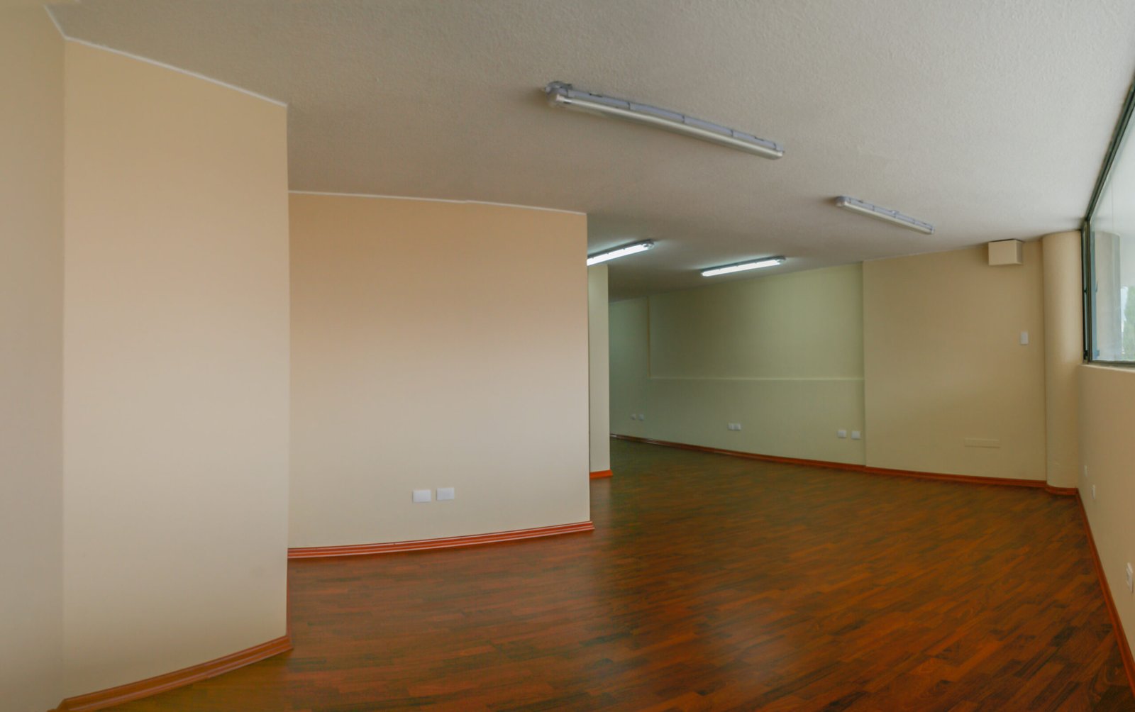 local comercial en venta quito centro norte la carolina planta baja quito Gaspar de villares y 6 de diciembre, edificio, duplex, local grande 200 m2, restaurante, almacén, oficina edificio Karina